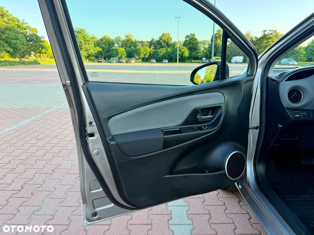 Toyota Yaris 1.5 VVT-i Comfort mit Design Paket - 32