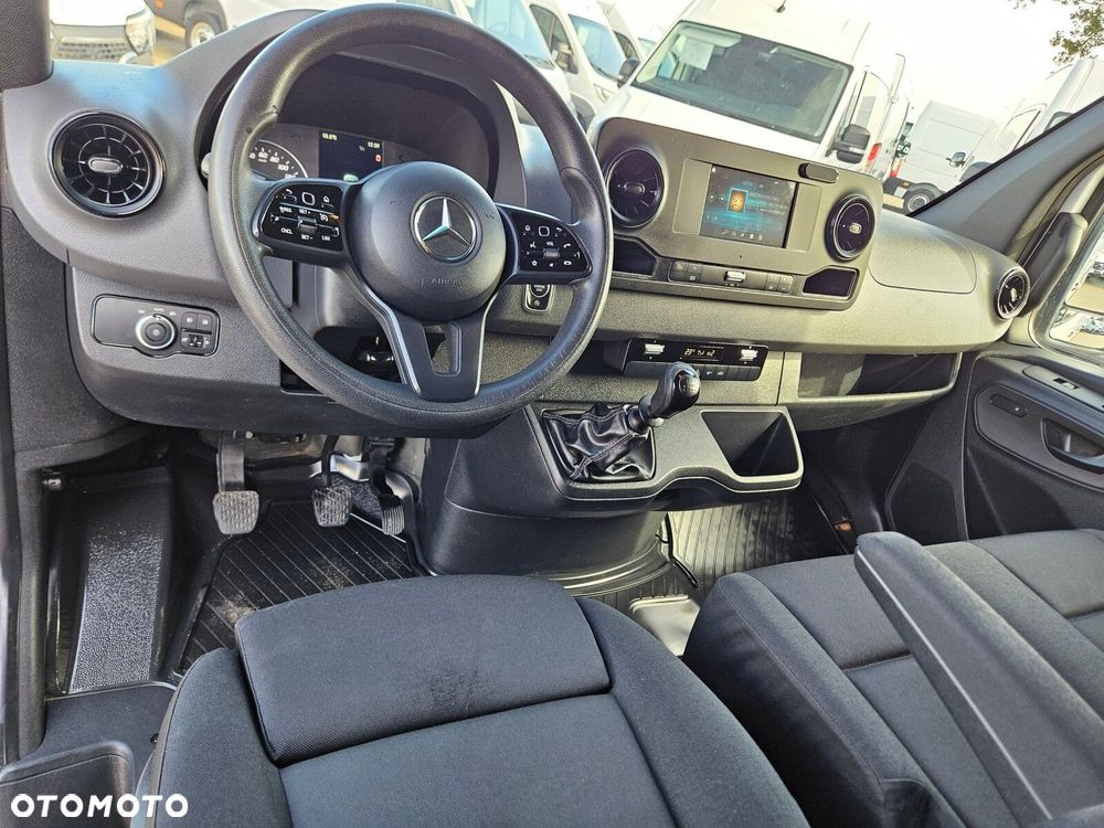 Mercedes-Benz Sprinter - 24