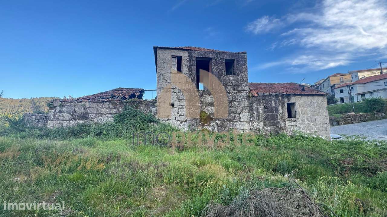 Quinta com ruína para recuperar em Vilarinho - Grande imagem: 2/13