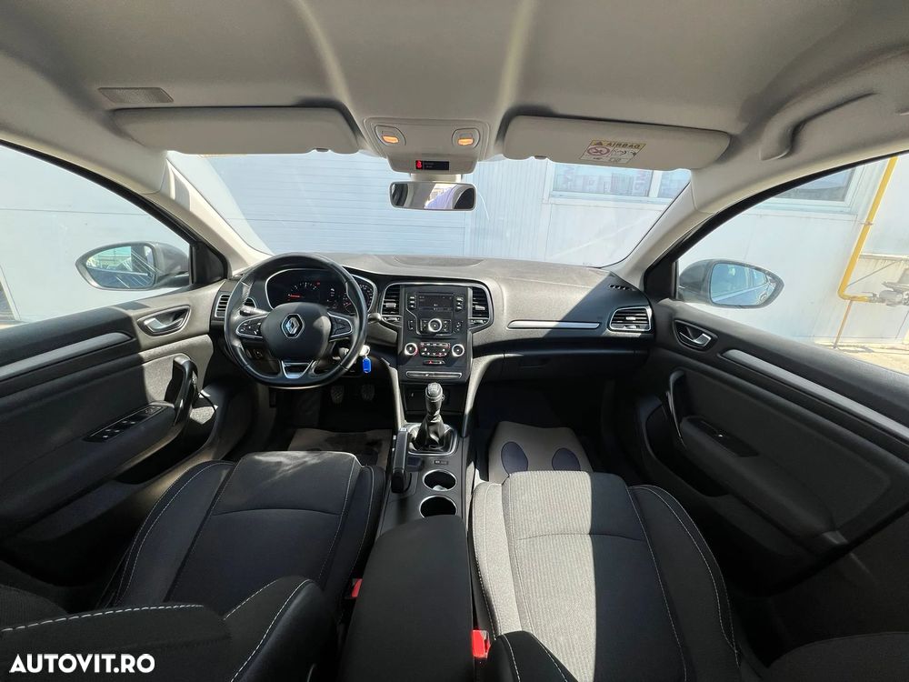Renault Megane Blue dCi 116 Zen - 9
