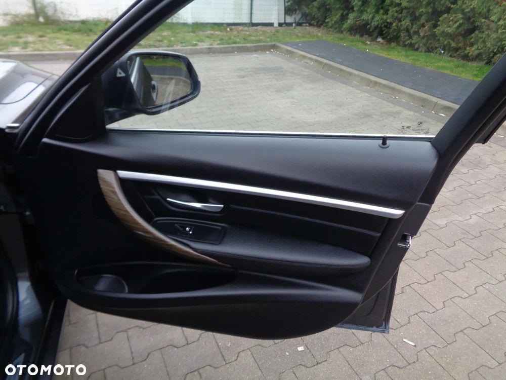 BMW Seria 3 320d Sport Line - 24