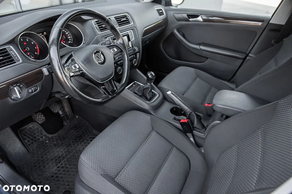 Volkswagen Jetta - 17