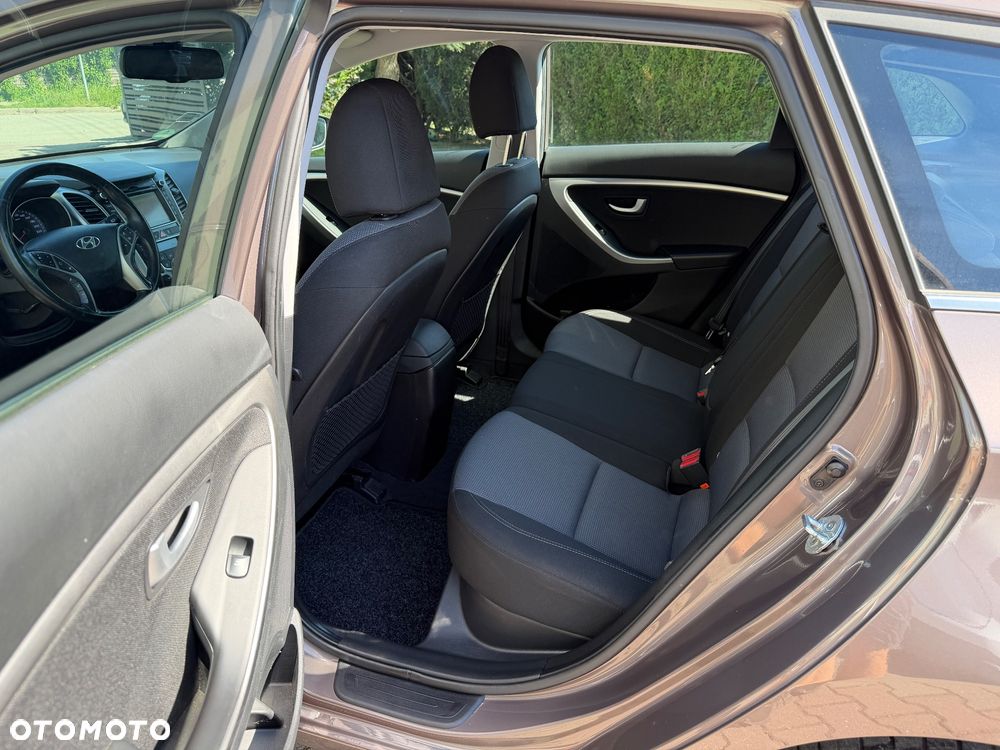 Hyundai i30 blue Kombi 1.4 YES Gold - 23
