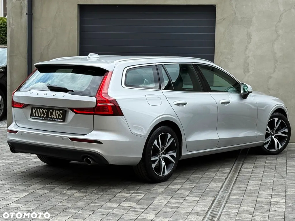 Volvo V60 B3 B DKG Momentum - 25