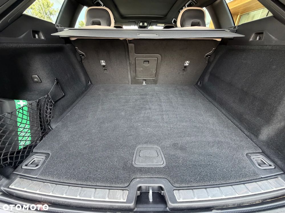 Volvo XC 60 B5 B AWD Plus Dark - 8