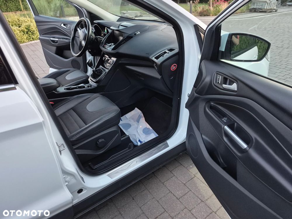 Ford Kuga - 25