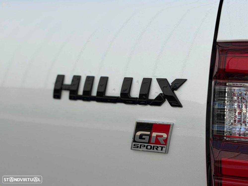 Toyota Hilux 2.8 D-4D 4WD GR Sport II - 21
