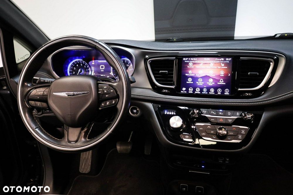 Chrysler Pacifica - 20