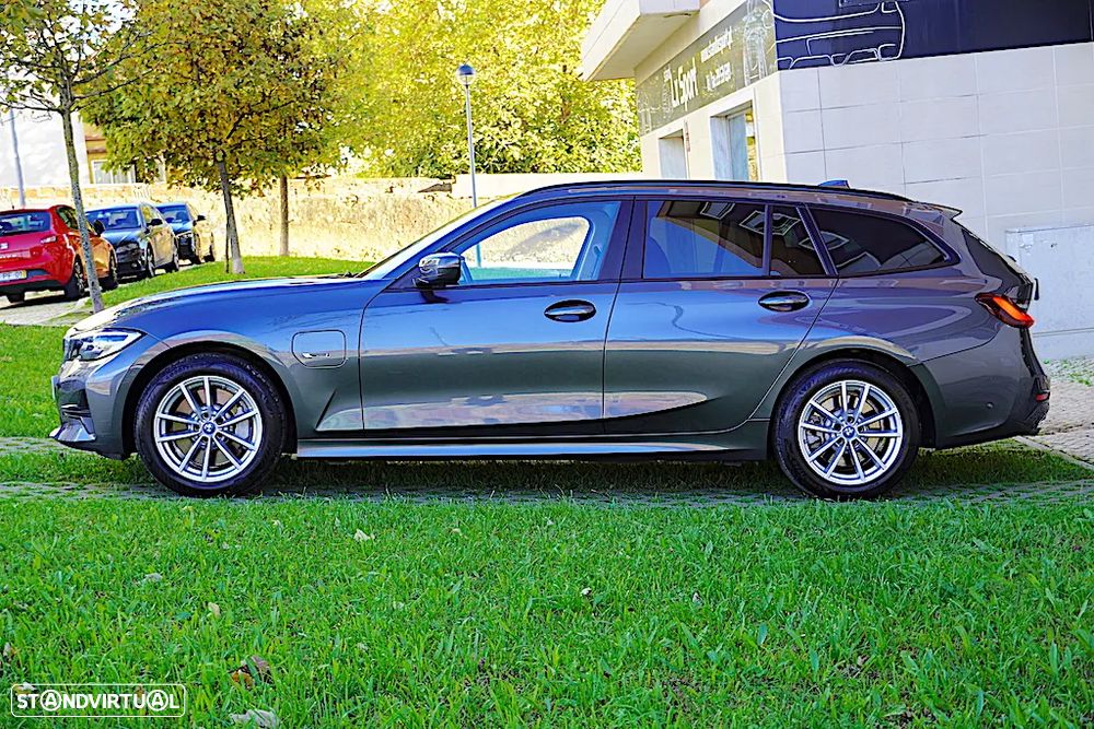 BMW 330 e Touring Auto - 3