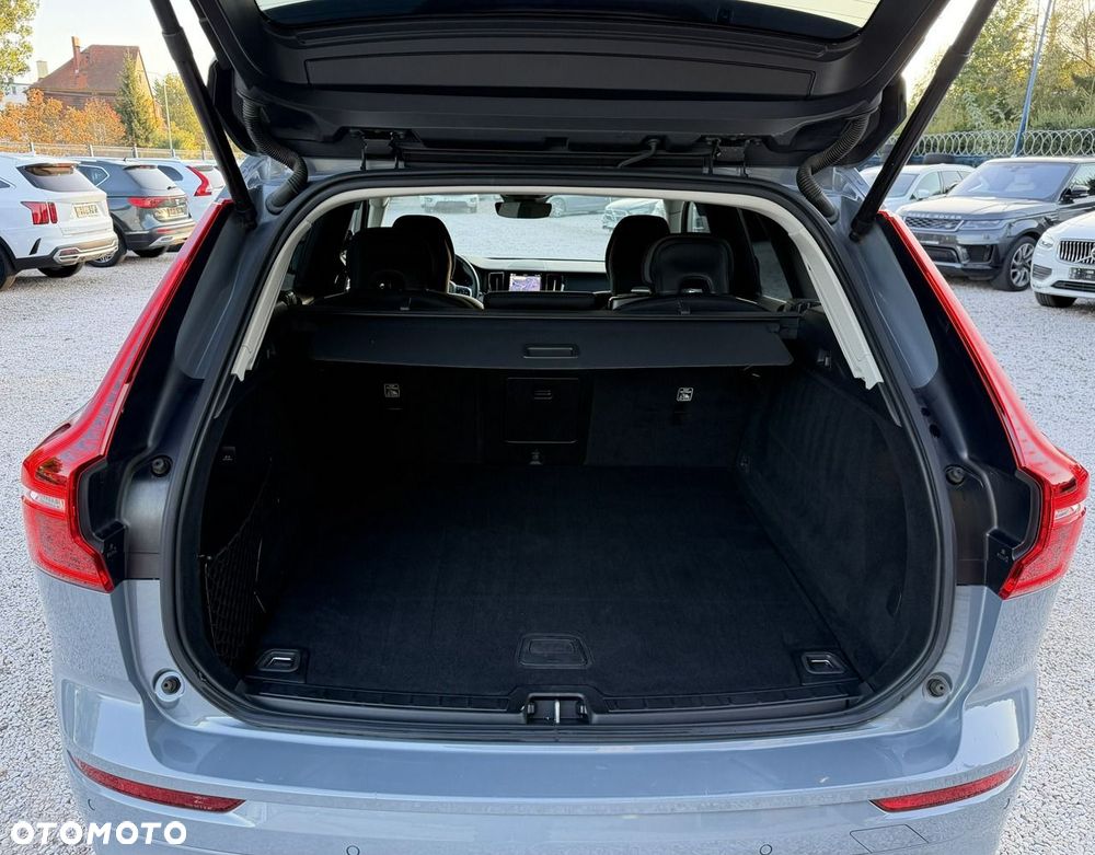 Volvo XC 60 B4 D Plus Dark - 40