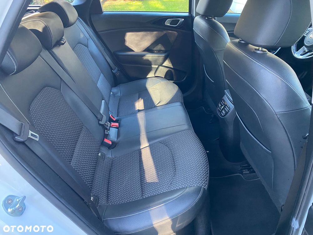 Kia Ceed - 25