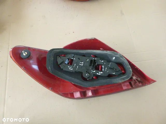 LAMPA PRAWY TYŁ PRAWA TYLNA PEUGEOT 307 HB 01-05 - 12