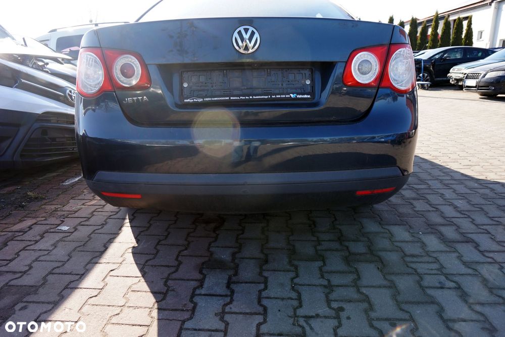 ZDERZAK TYLNY JETTA V SEDAN LC5F  SZARY VOLKSWAGEN 2005-2011 - 1