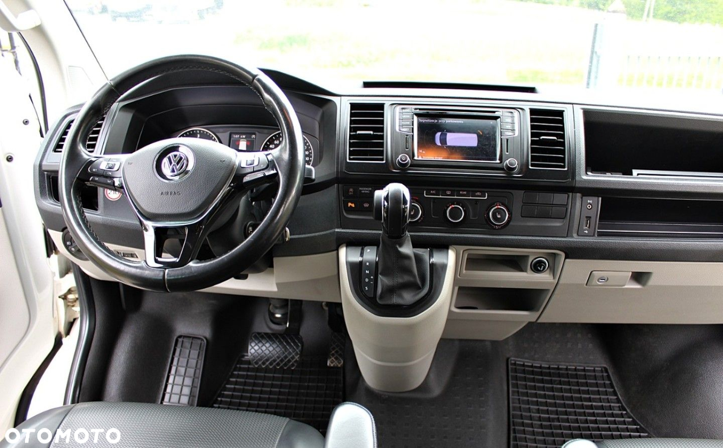 Volkswagen Caravelle - 17