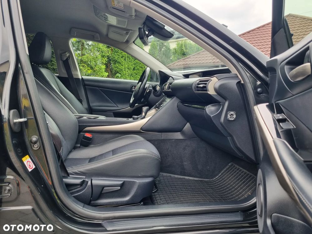 Lexus IS Business Edition - 17