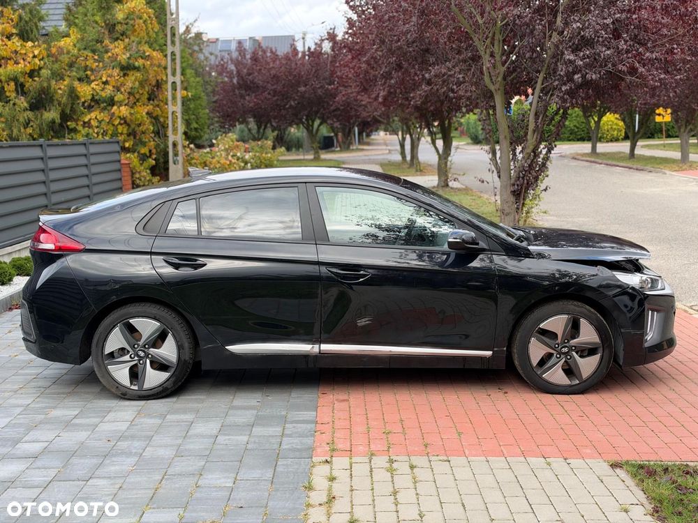 Hyundai IONIQ - 4