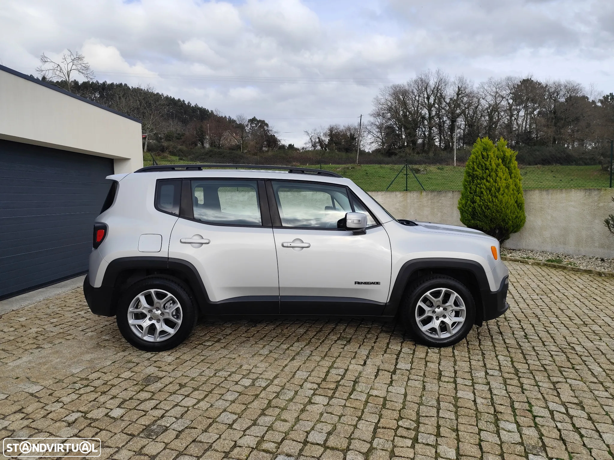 Jeep Renegade - 16
