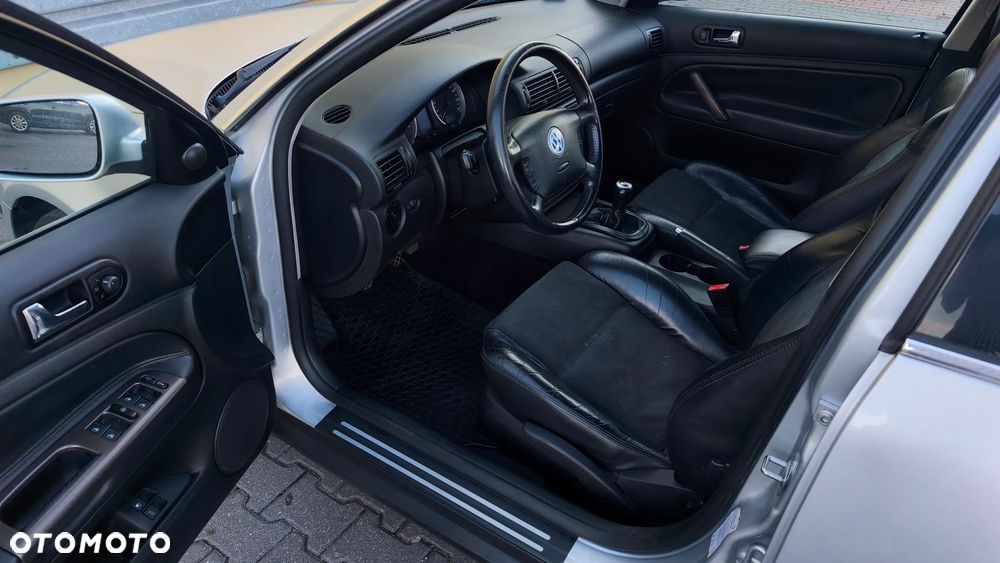 Volkswagen Passat 2.8 V6 4Motion Highline - 18