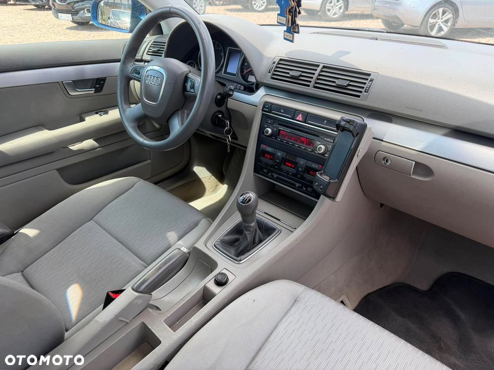 Audi A4 Limousine - 11