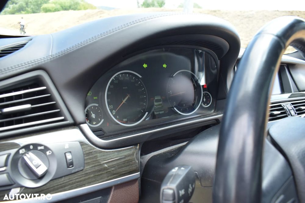 BMW Seria 5 520d Aut. Luxury Line - 14