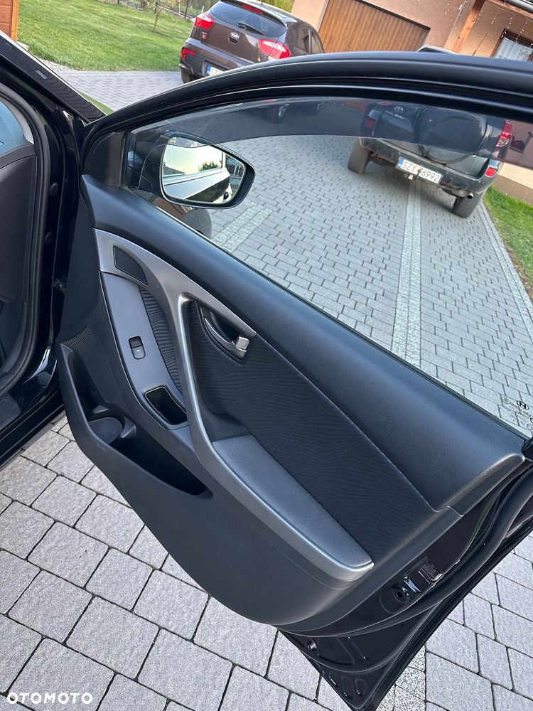 Hyundai Elantra 1.6 Comfort - 24