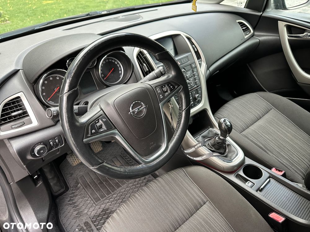 Opel Astra 1.4 Turbo Exklusiv - 28