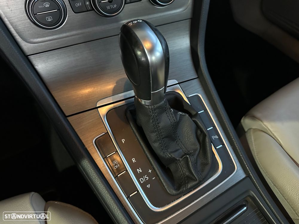 VW Golf 1.6 TDi Highline DSG - 31