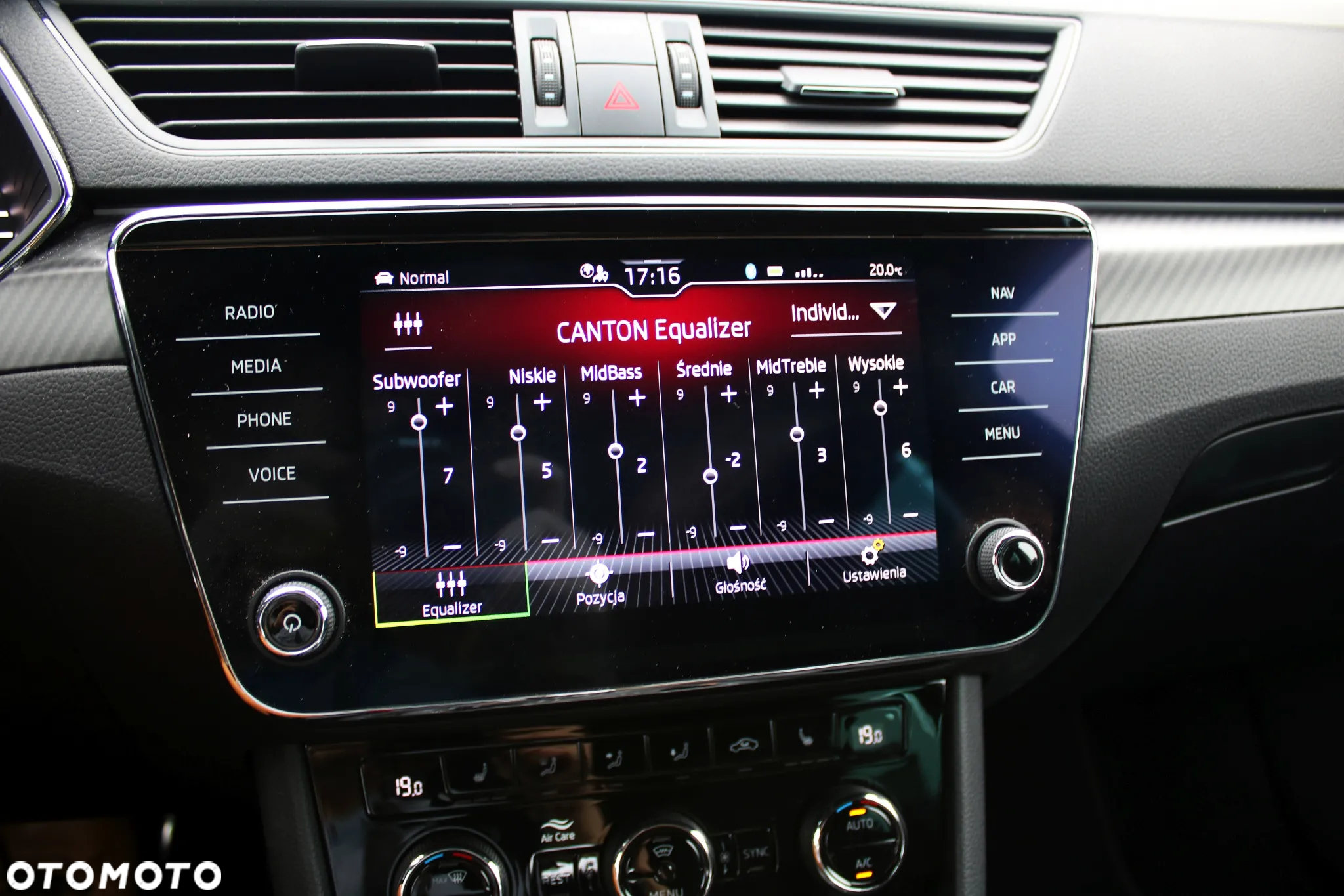Skoda Superb 2.0 TDI SCR Style DSG - 24