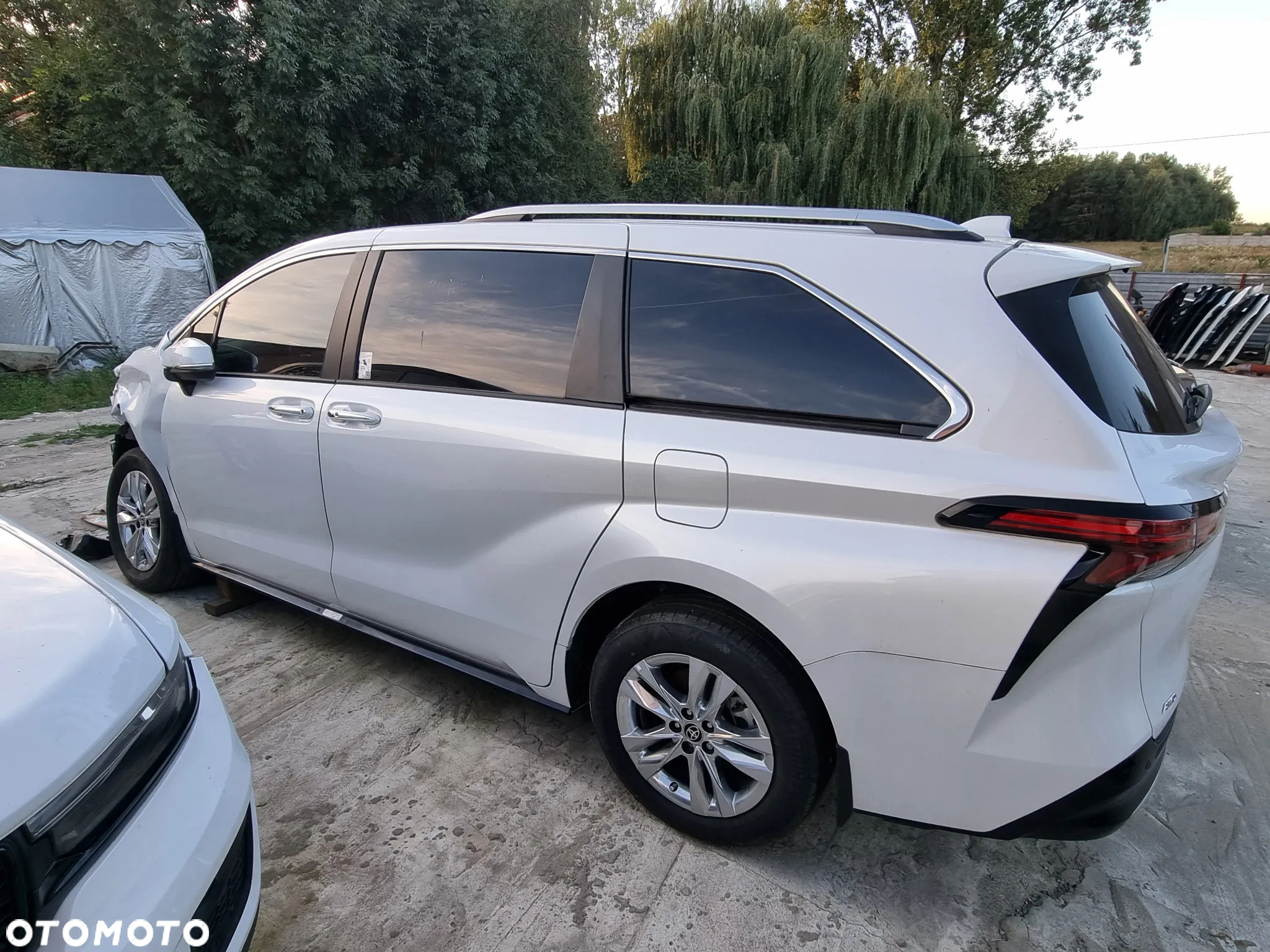 Toyota Sienna - 6