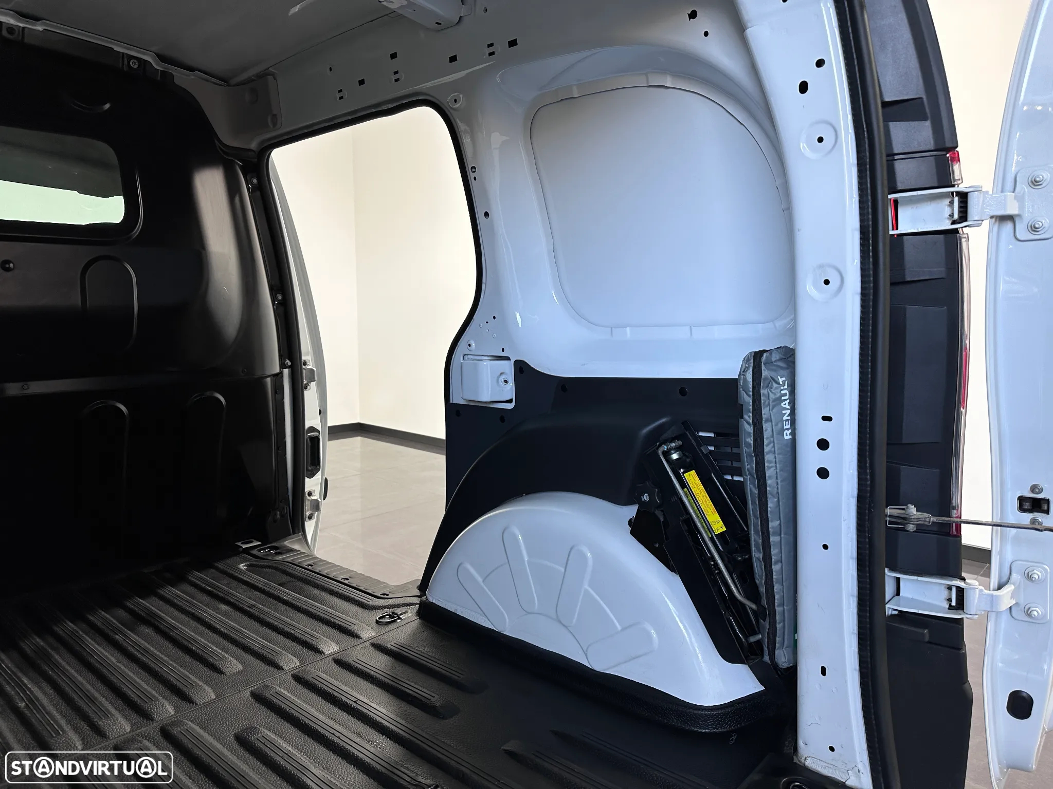 Renault KANGOO EXPRESS Z.E. 33 KW - IVA DEDUTIVÉL - BATERIAS PRÓPRIAS - 38