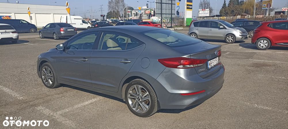 Hyundai Elantra 1.6 CRDi Comfort - 7