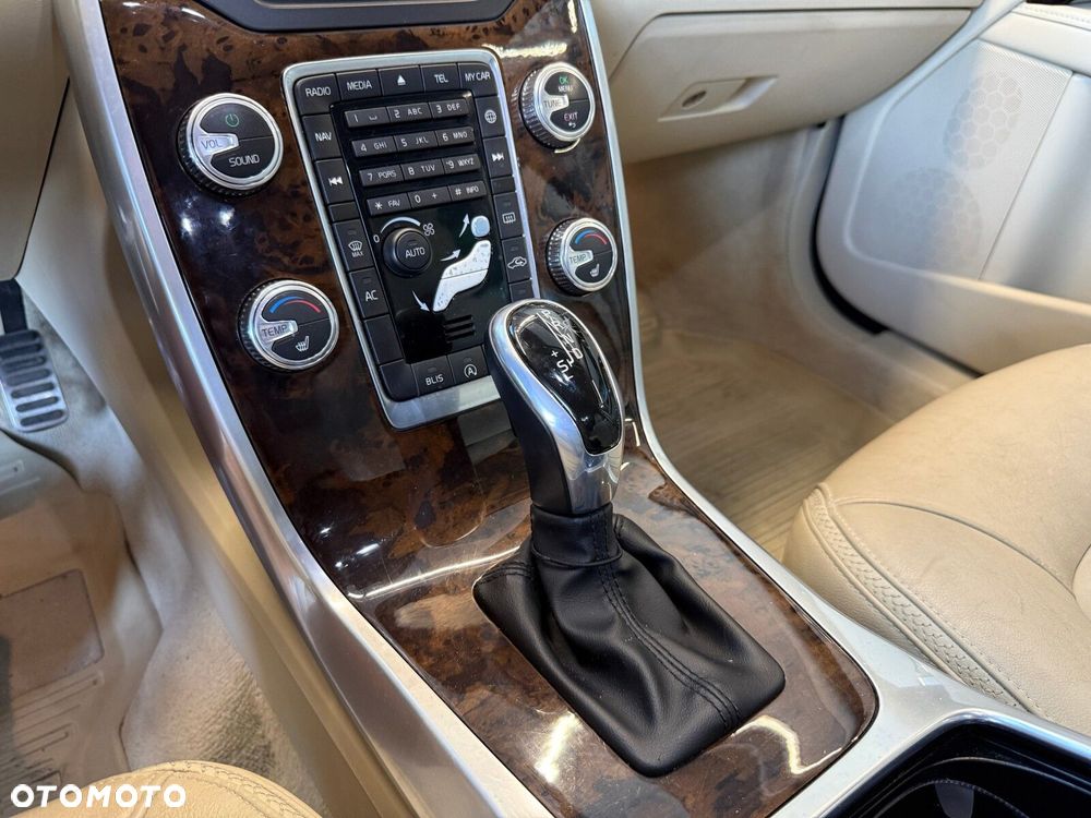 Volvo XC 70 - 23