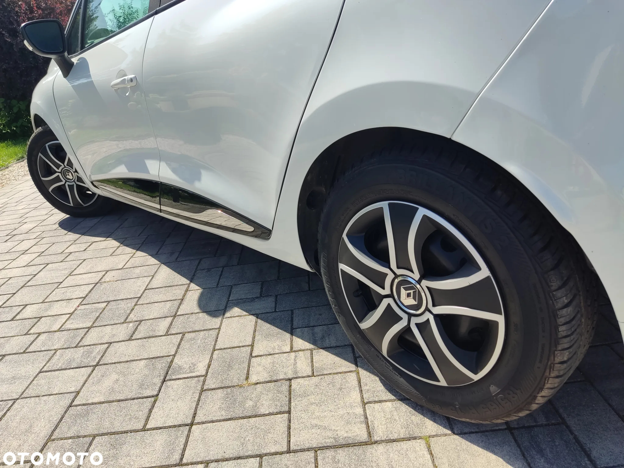 Renault Clio 1.2 16V Limited EU6 - 14