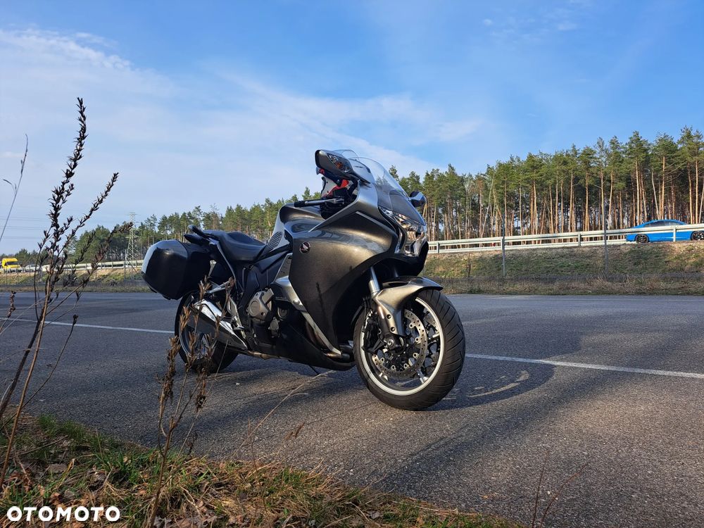 Honda VFR - 3