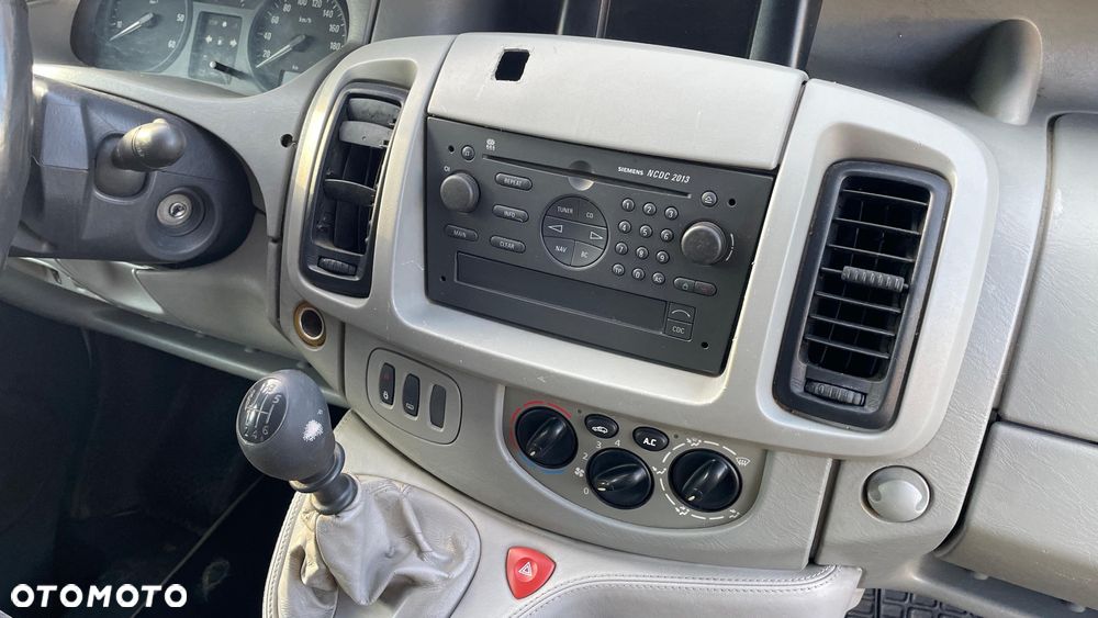 Opel Vivaro 2.5 CDTI L2H1 - 21