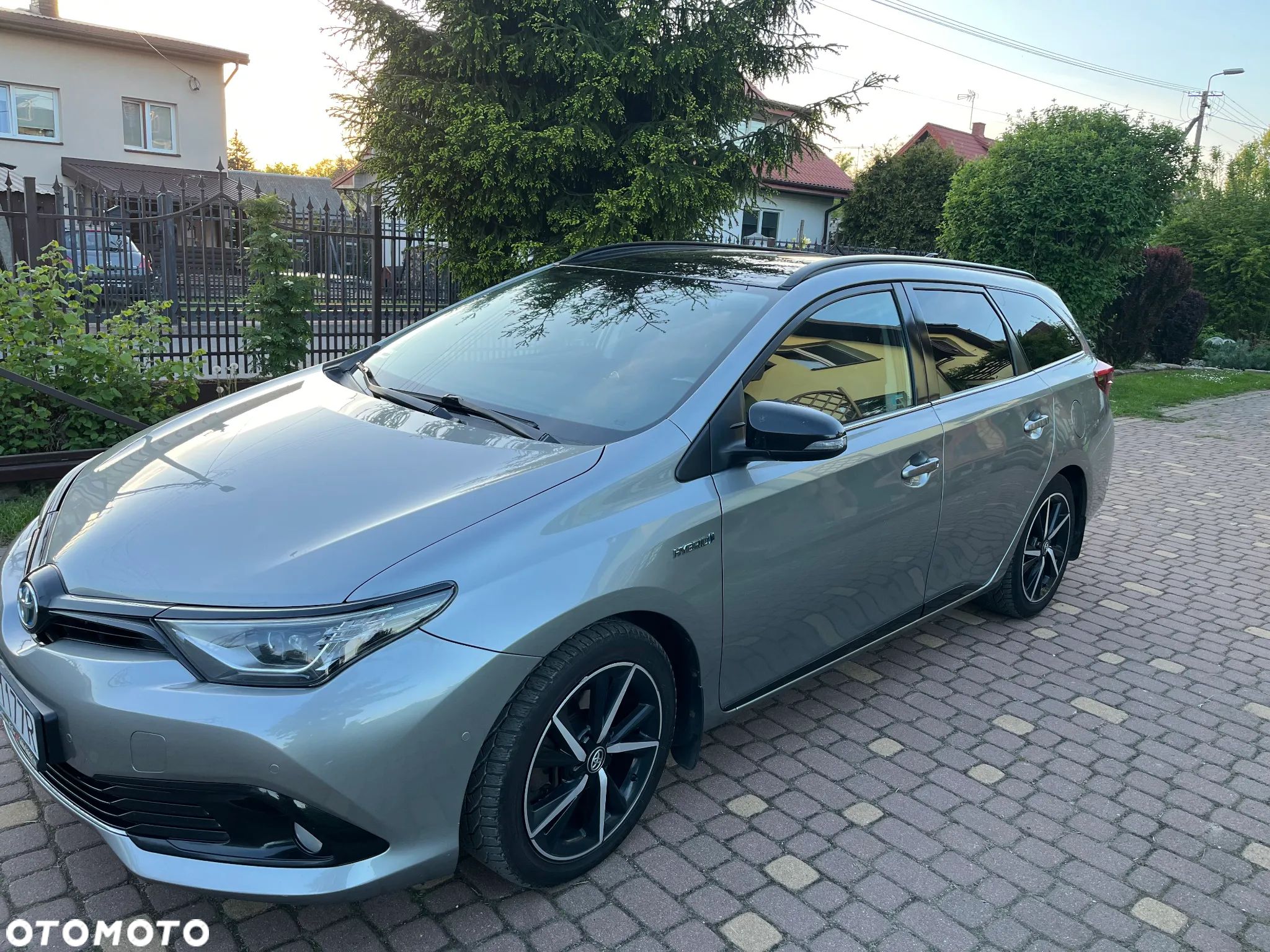 Toyota Auris Hybrid 135 Selection - 1