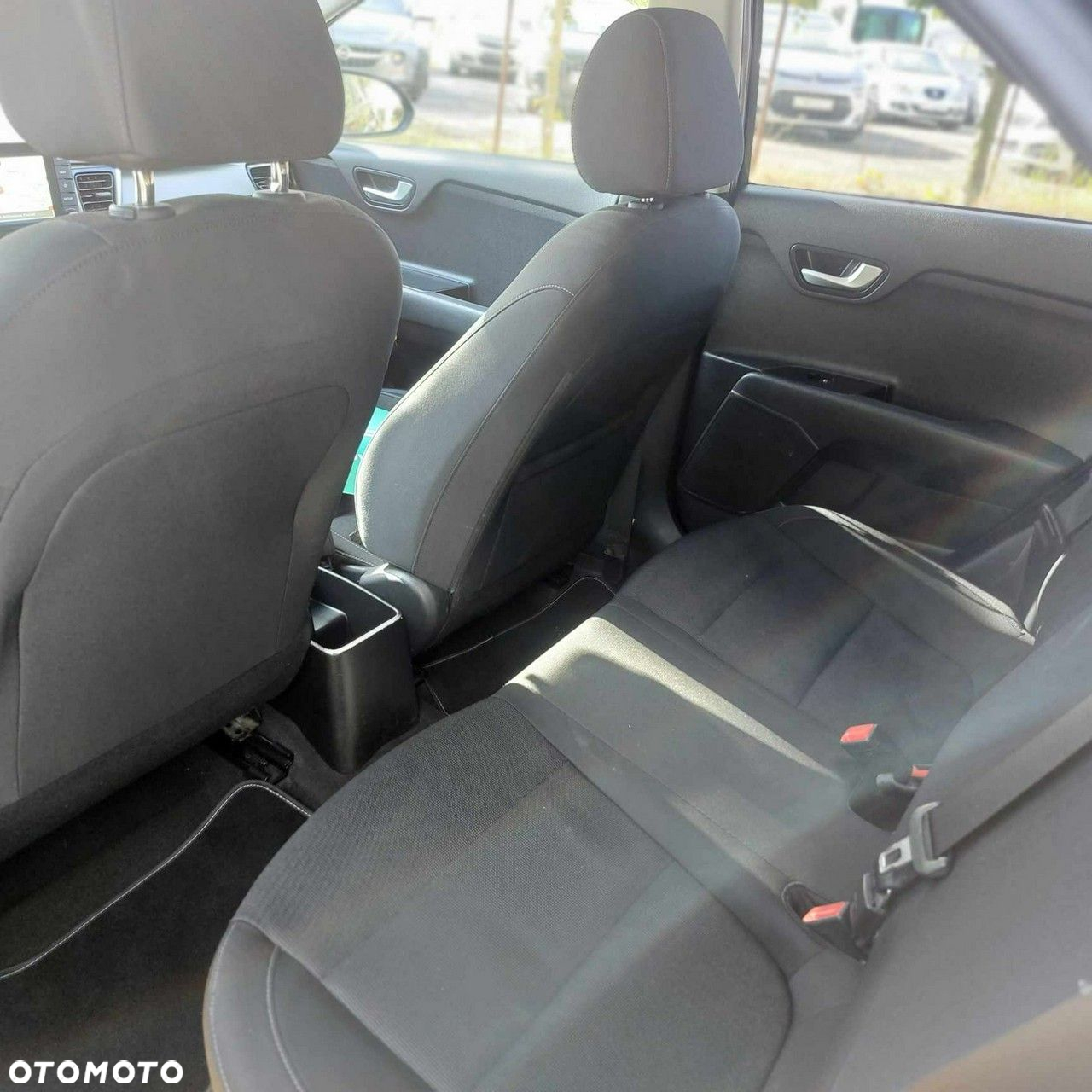 Kia Rio - 11