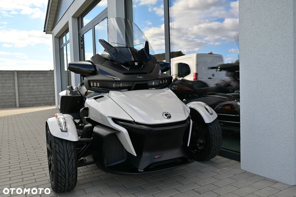 Can-Am Spyder - 25