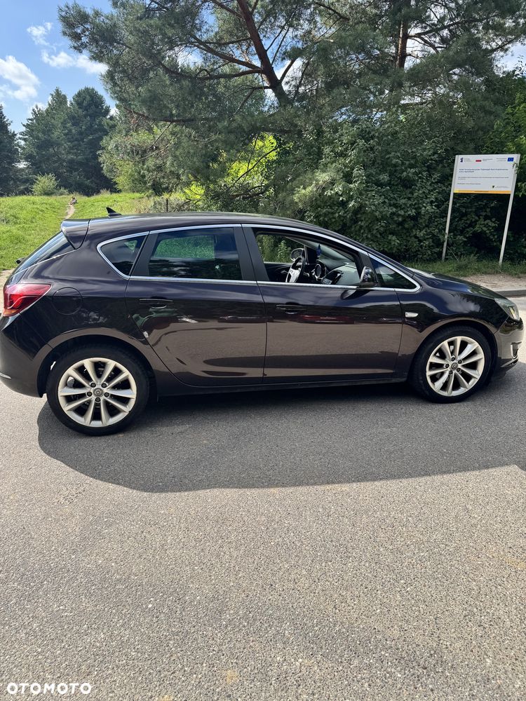 Opel Astra 2.0 CDTI Cosmo - 4