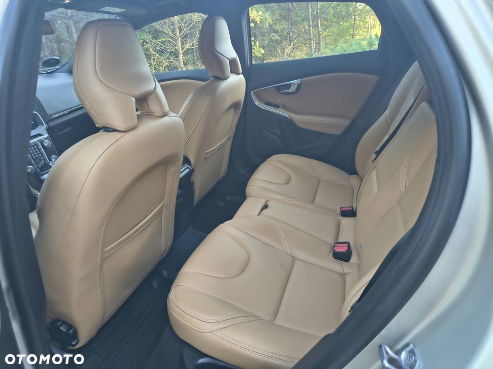 Volvo V40 Cross Country - 25