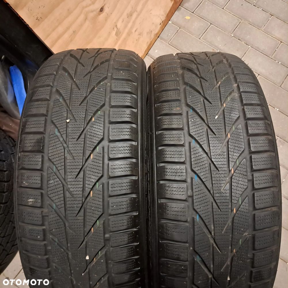 Opony zimowe winter 215/50/18 215/50R18 Toyo Japan para 2szt zima