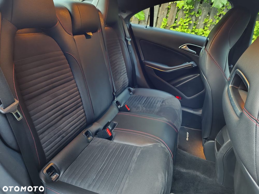 Mercedes-Benz CLA 220 4-Matic AMG Line - 19