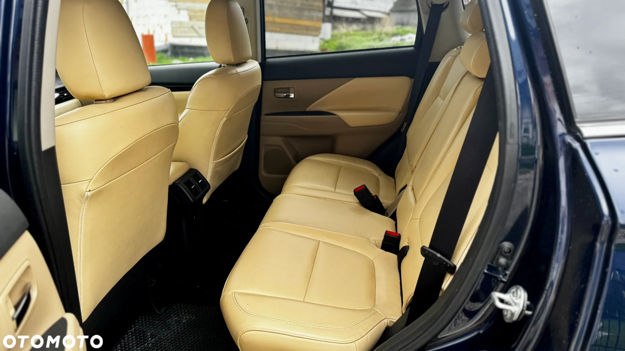 Mitsubishi Outlander - 8