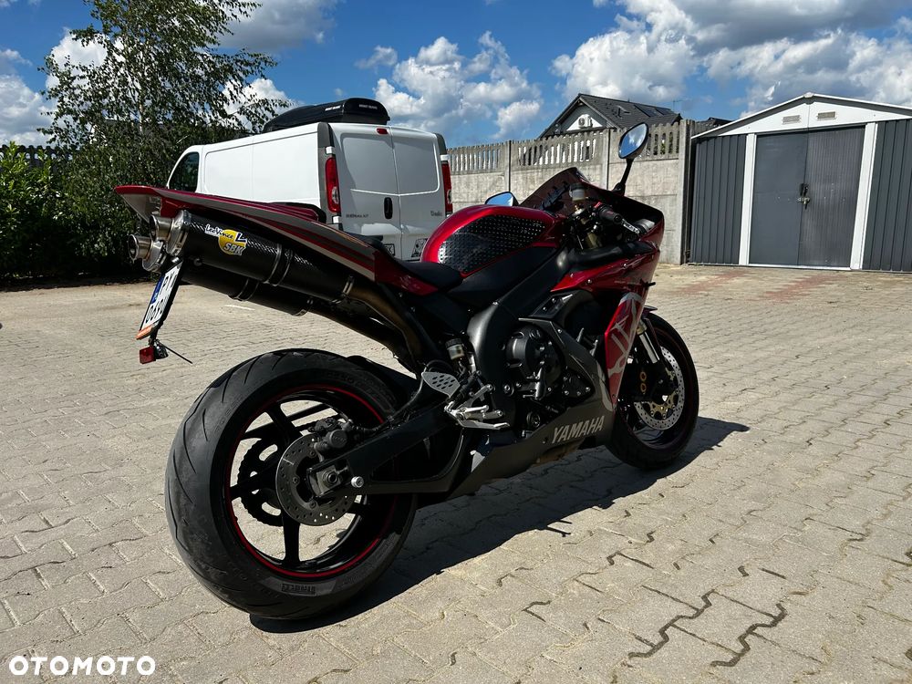 Yamaha R1 - 2