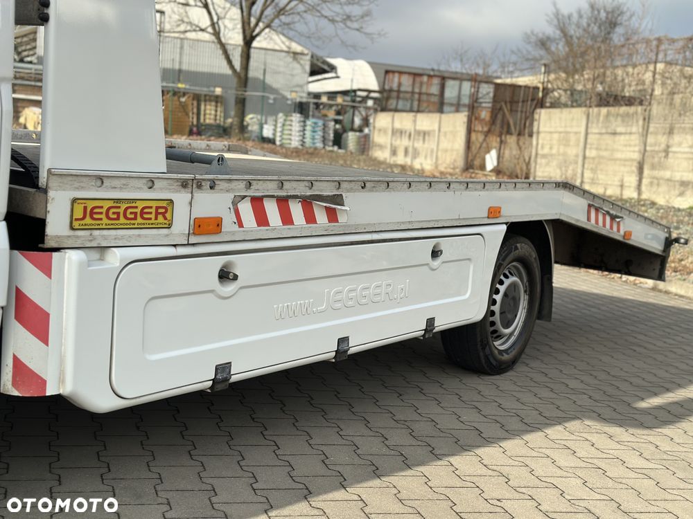 Mercedes-Benz Sprinter - 13