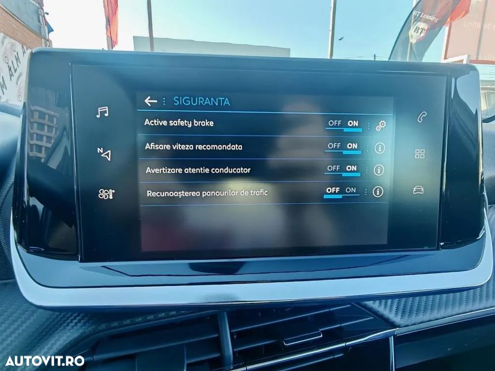 Peugeot 208 1.2L e-DCS6 MHEV Allure - 17