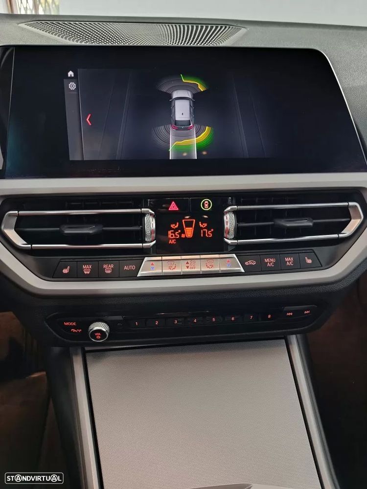 BMW 320 d Pack Desportivo M Auto - 31