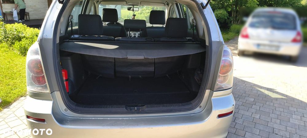 Toyota Corolla Verso 2.0 D-4D Sol - 28
