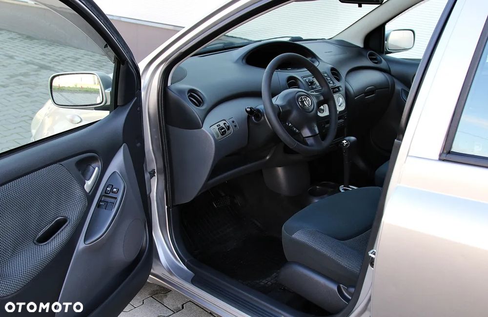 Toyota Yaris 1.3 Sol - 14