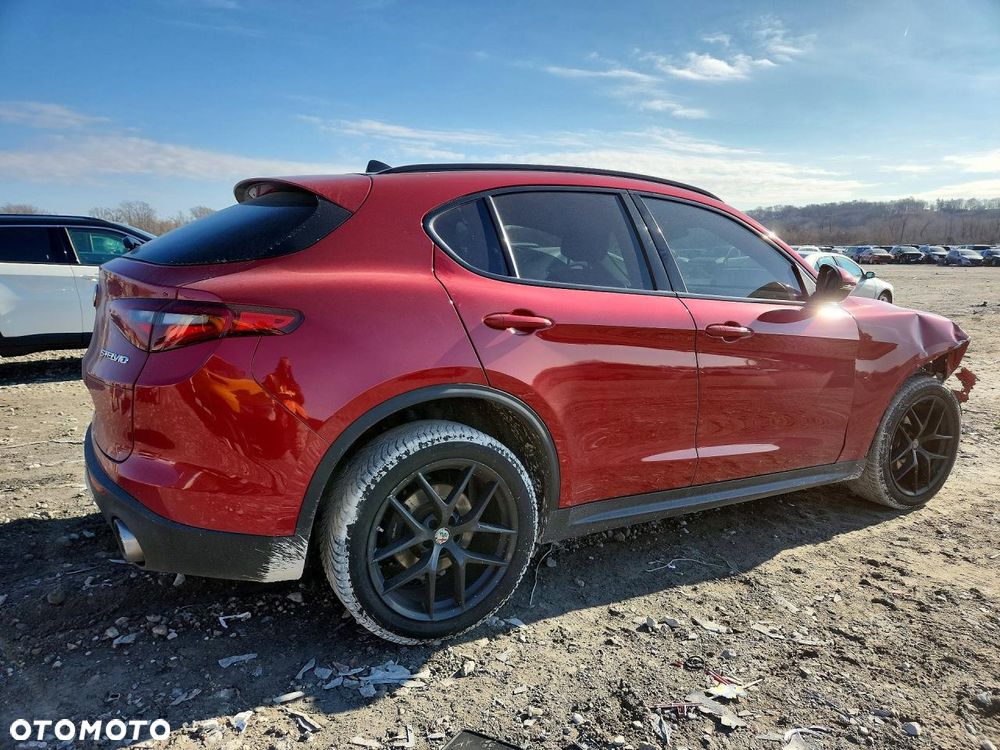 Alfa Romeo Stelvio 2.0 Turbo 16V AT8-Q4 Veloce Ti - 3